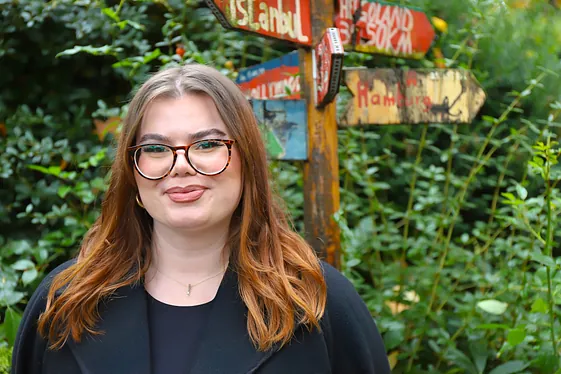 Zu sehen Laura Dreiling, Mitarbeiterin in der Emmaus Jugend.